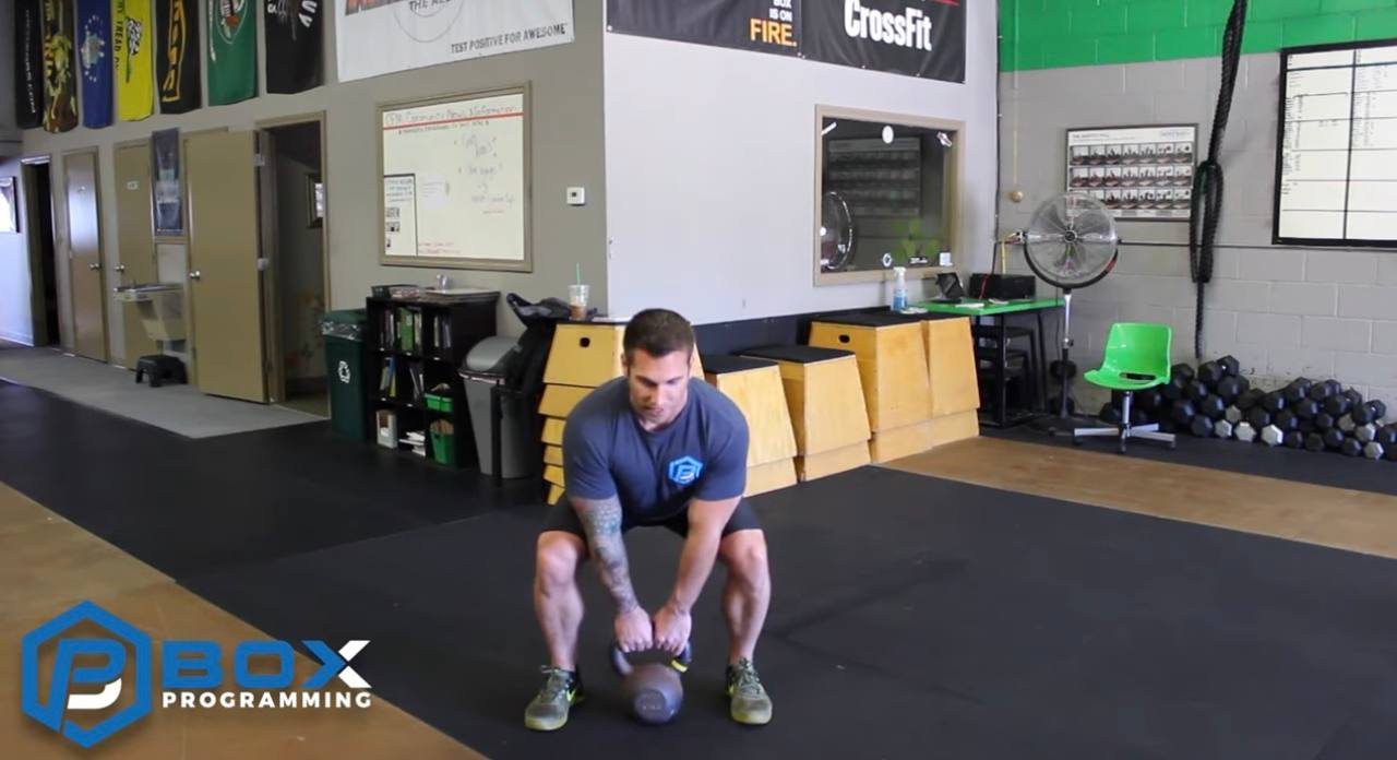 6 вправ з гирями, які чоловіки повинні виконувати часто для збільшення сили